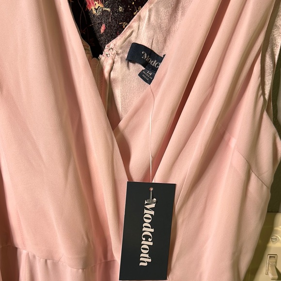 CLOSET CLOSING!! Elegant Pink Sleeveless Maxi Dress - Picture 3 of 7